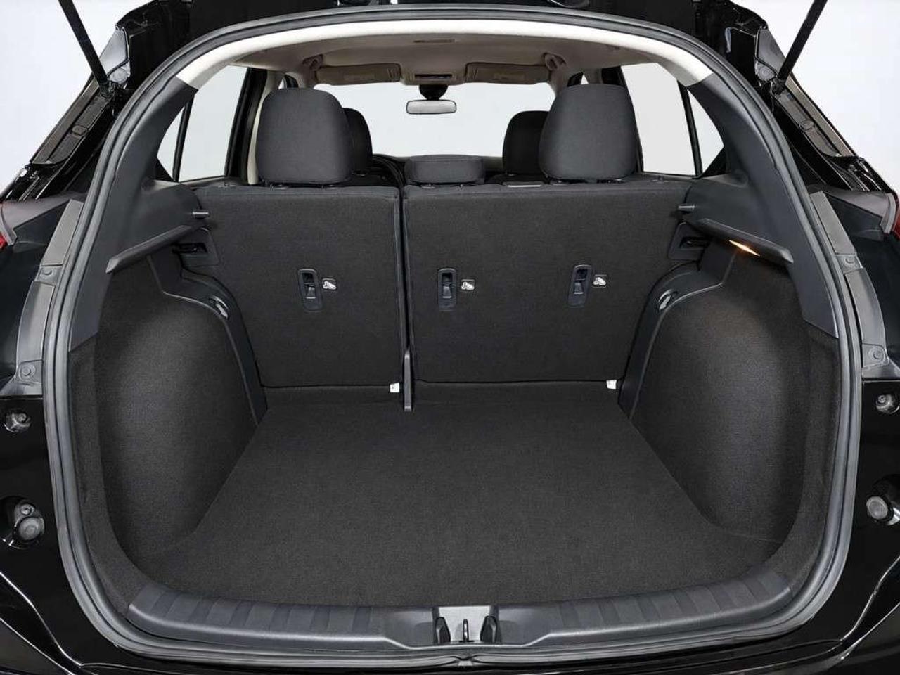 2025 Nissan Kicks S       Touchscreen with Apple CarPlay/Android Auto   Blind Spot   Backup Camera   Push Start   Clean Carfax   Heated Sea Photo