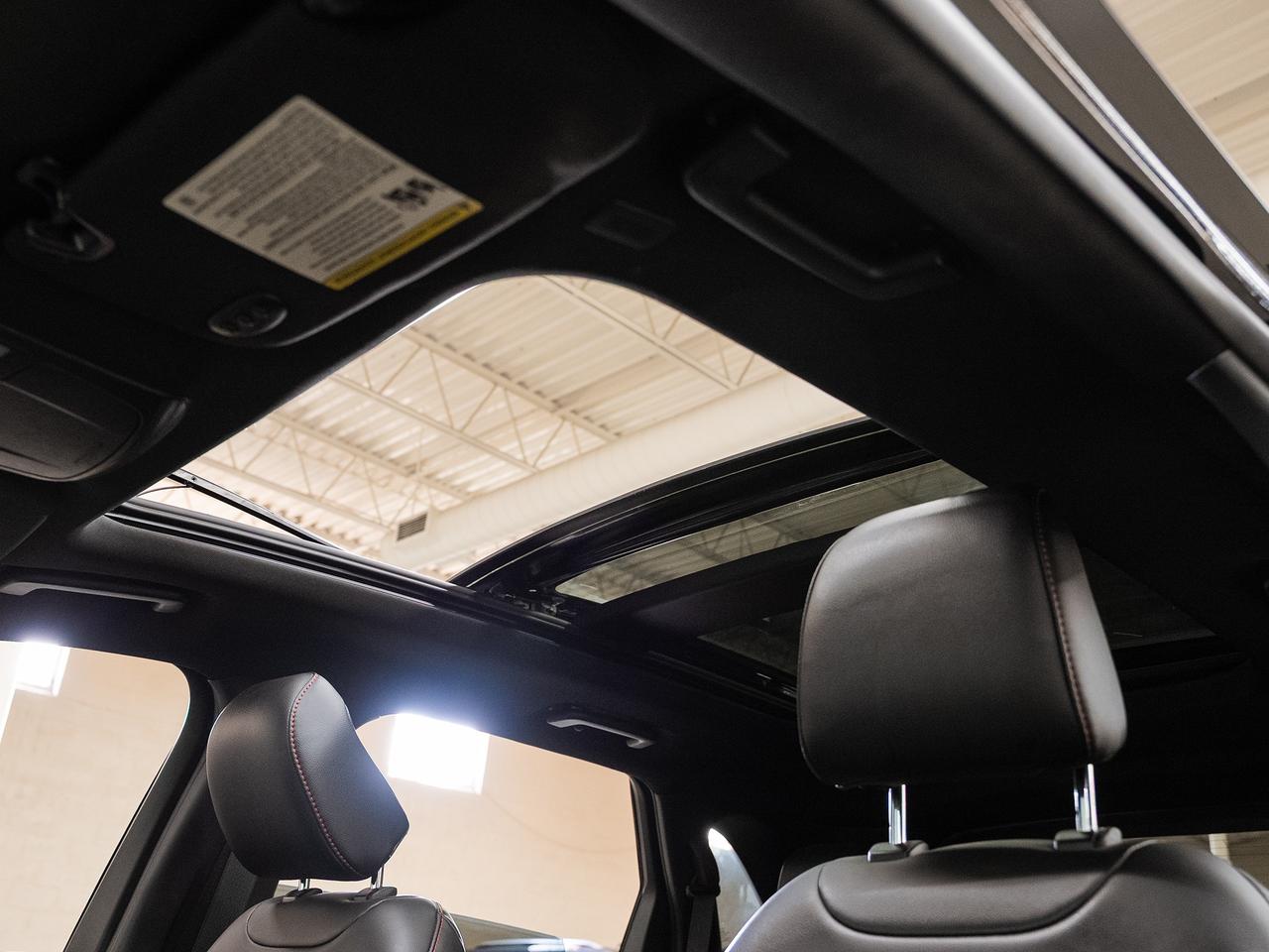 2024 Ford Edge ST-LINE AWD | Pano Roof | Leather | BSM | CarPlay