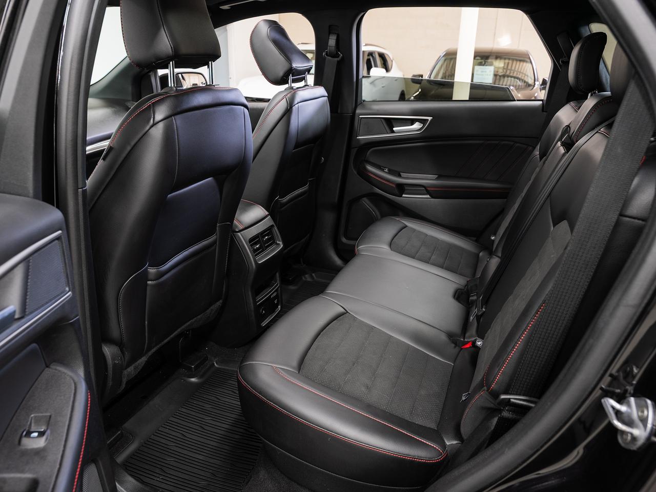2024 Ford Edge ST-LINE AWD | Pano Roof | Leather | BSM | CarPlay