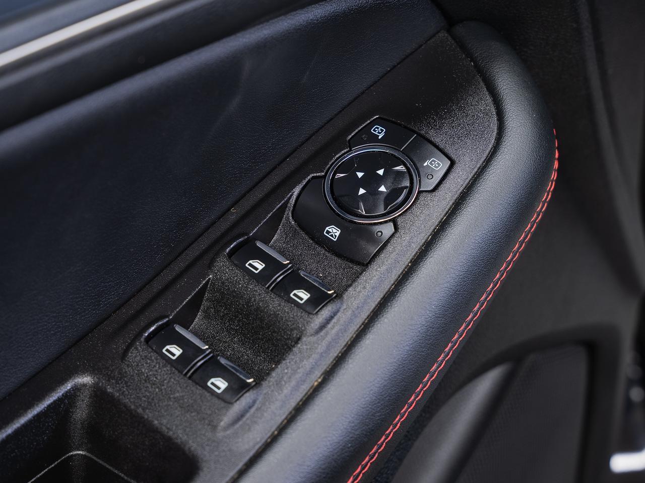 2024 Ford Edge ST-LINE AWD | Pano Roof | Leather | BSM | CarPlay
