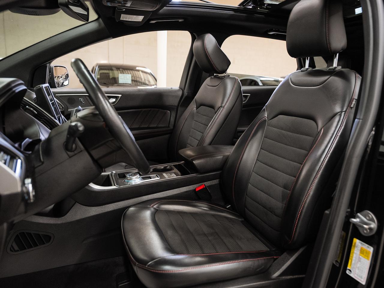 2024 Ford Edge ST-LINE AWD | Pano Roof | Leather | BSM | CarPlay