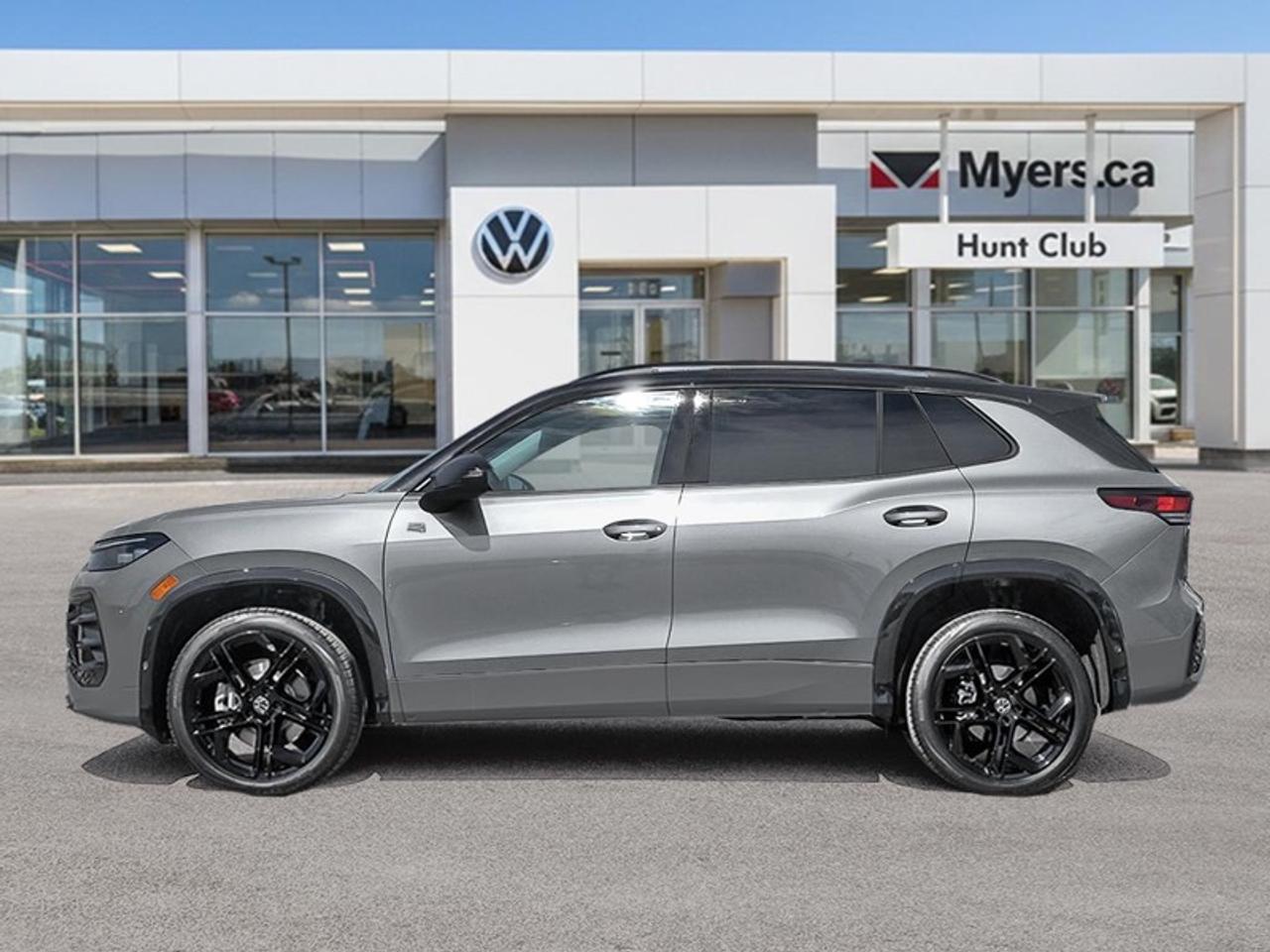 2026 Volkswagen Tiguan Comfortline R-Line Black Edition Photo2