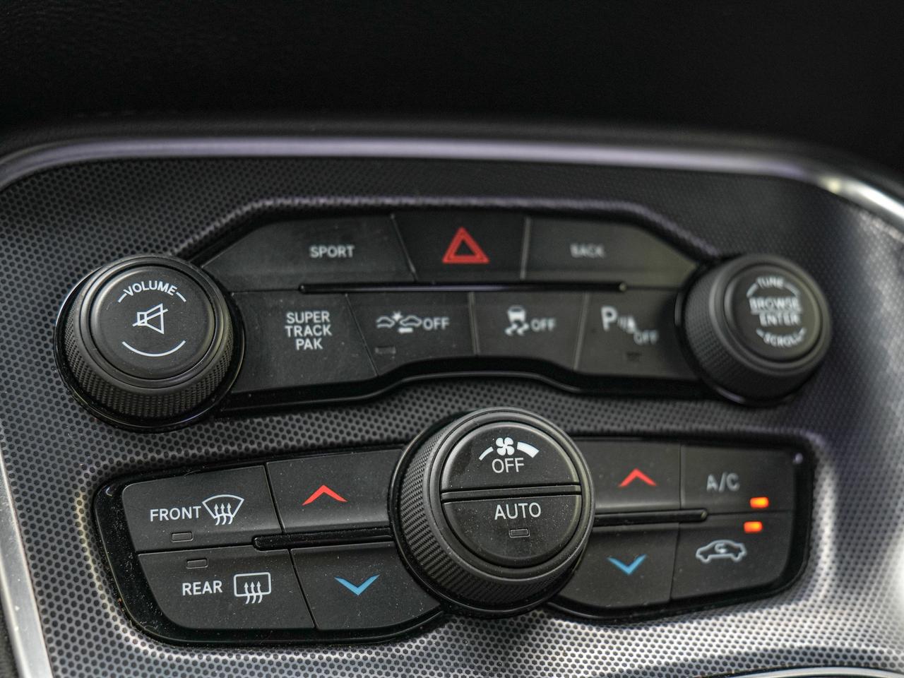 2016 Dodge Challenger R/T SHAKER Photo