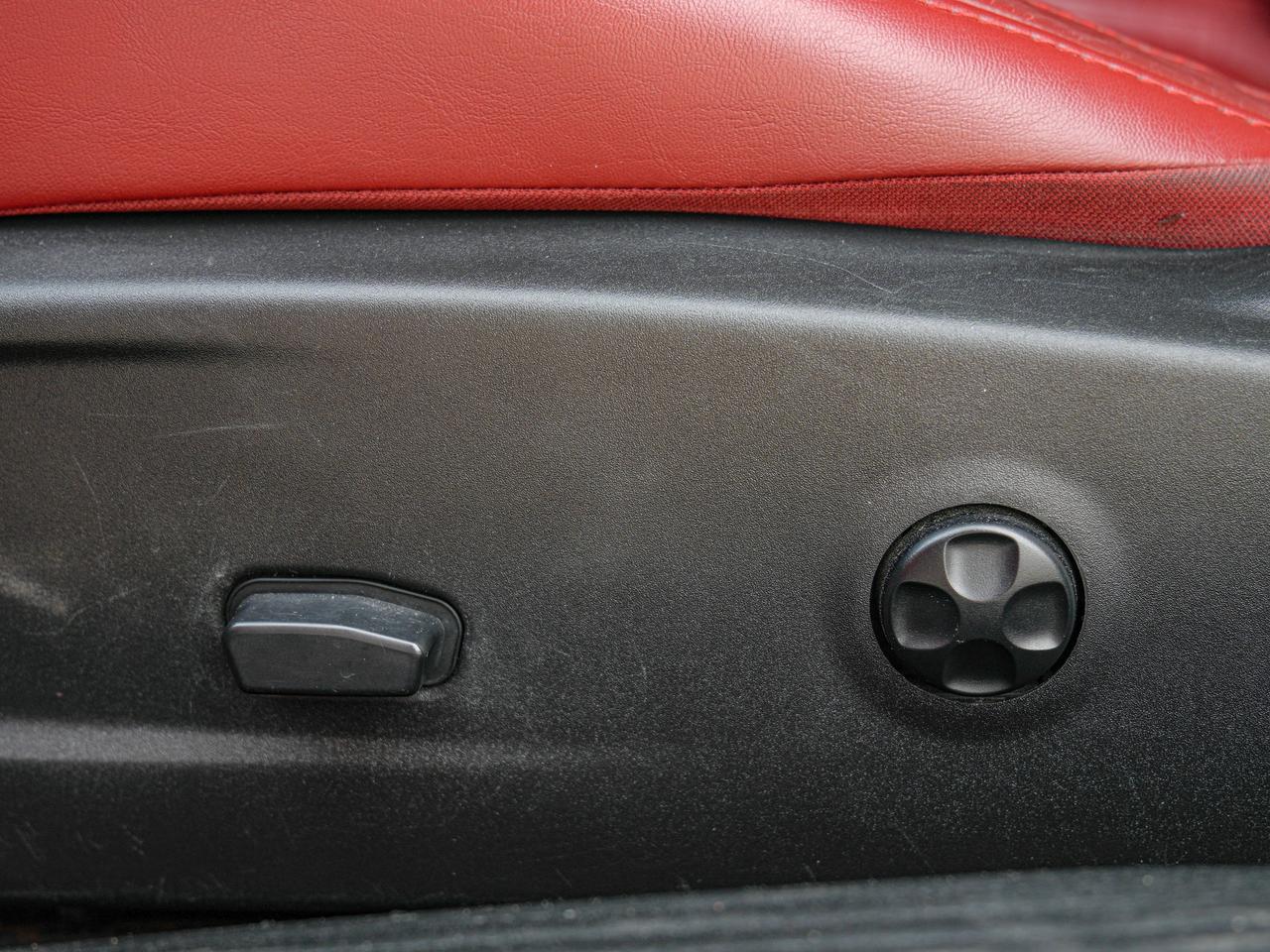 2016 Dodge Challenger R/T SHAKER Photo