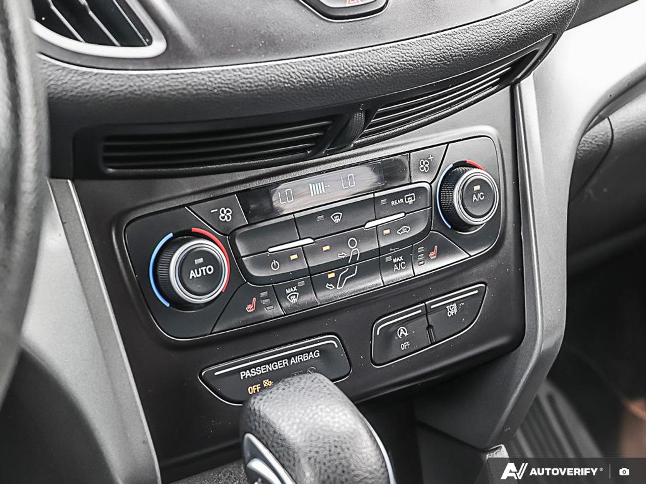 2018 Ford Escape SE, AWD, R/V CAM, HEATED SEATS Photo