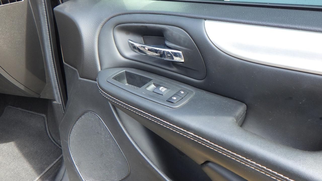 2018 Dodge Grand Caravan SXT Photo