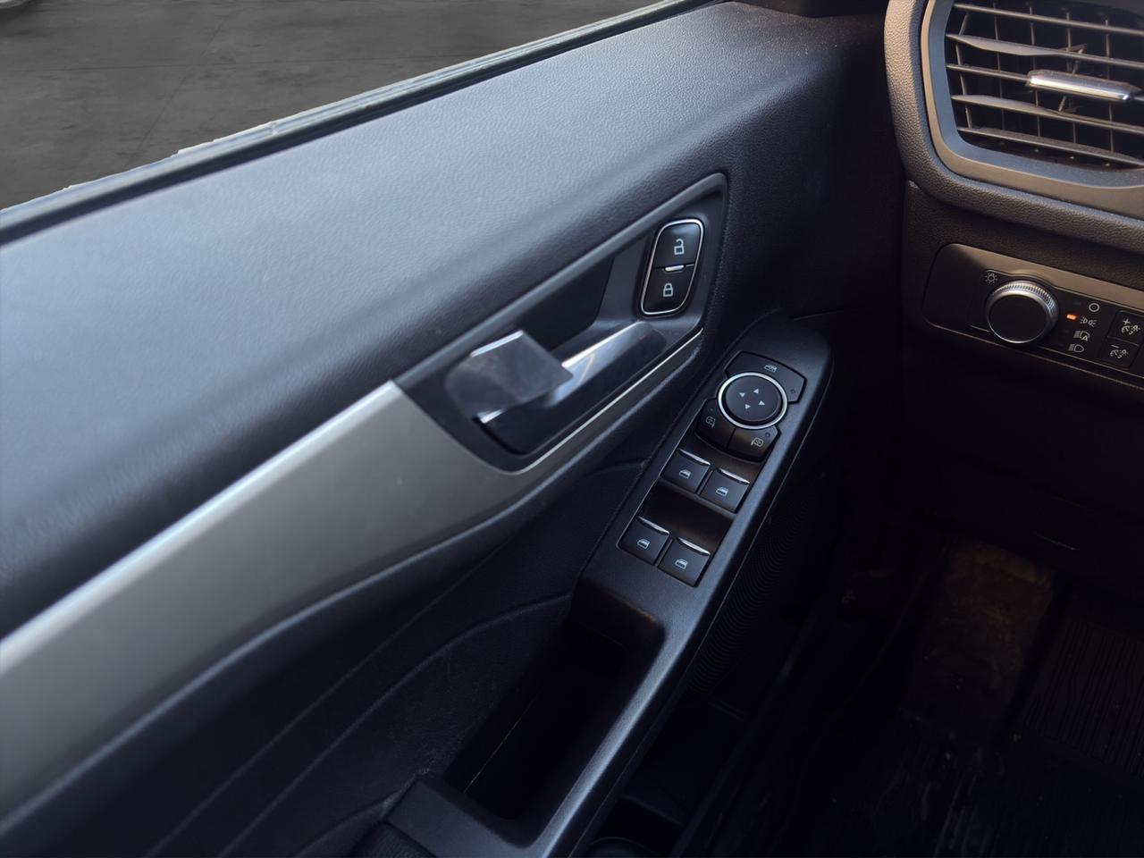2021 Ford Escape SE AWD Photo