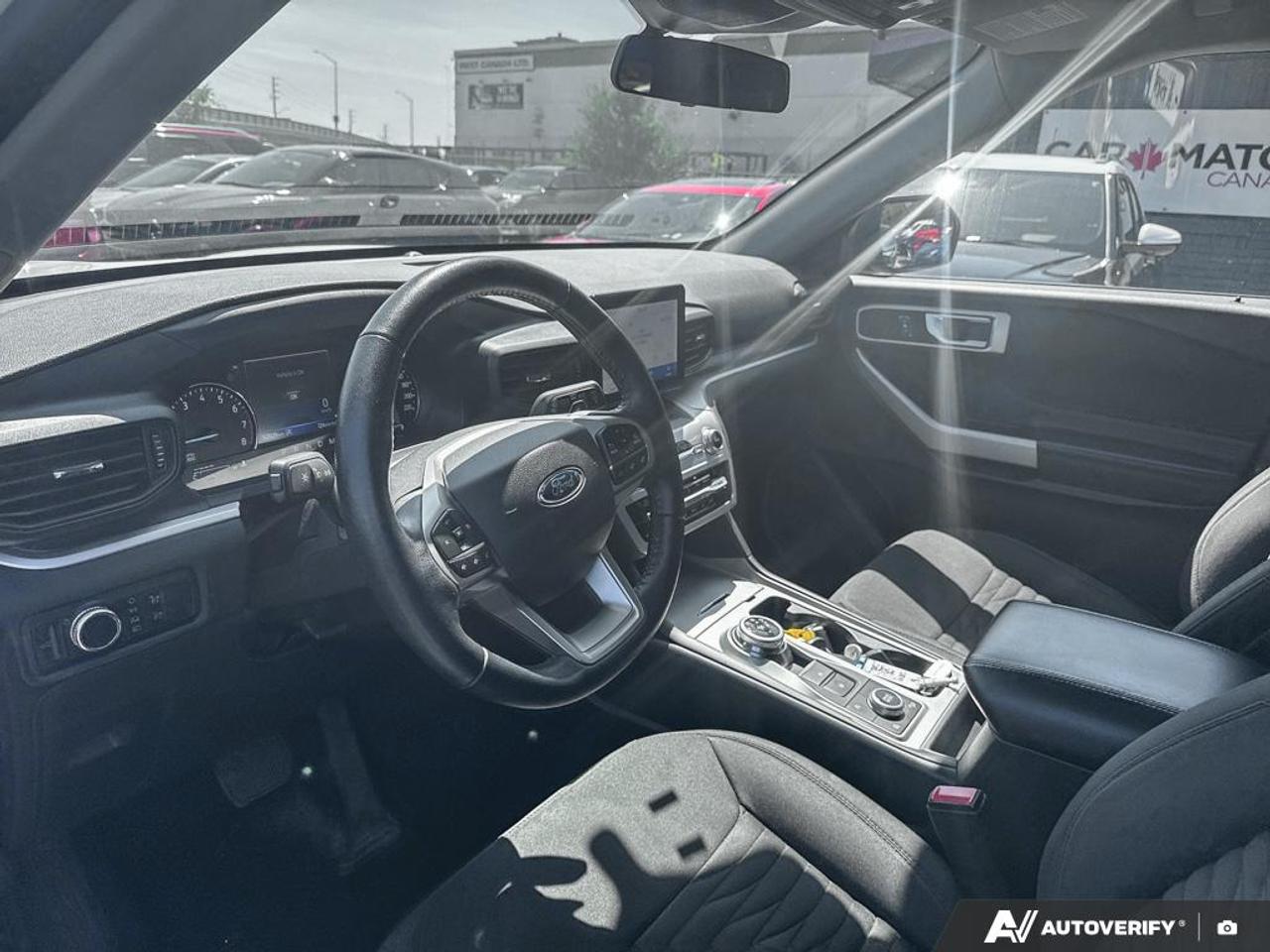 2020 Ford Explorer XLT / 7 PASS / BLINDSPOT / HTD SEATS /PWR TAILGATE Photo