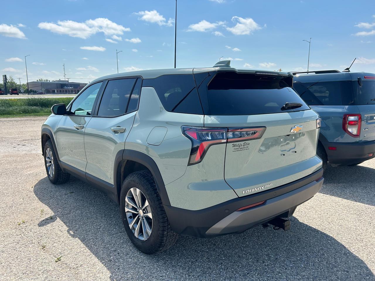 2025 Chevrolet Equinox AWD LT Photo4