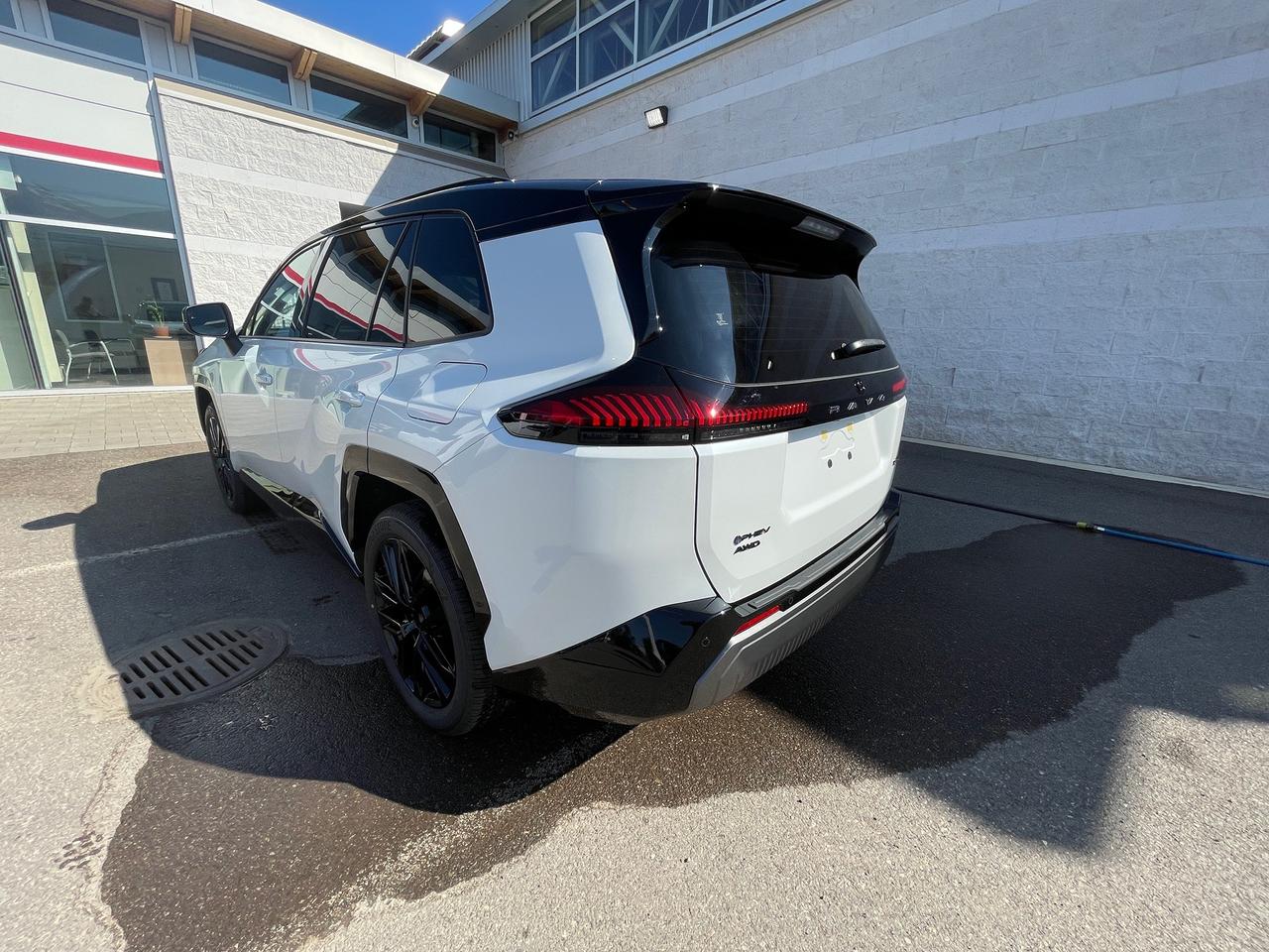 2026 Toyota RAV4 Plug-In Hybrid XSE Photo4