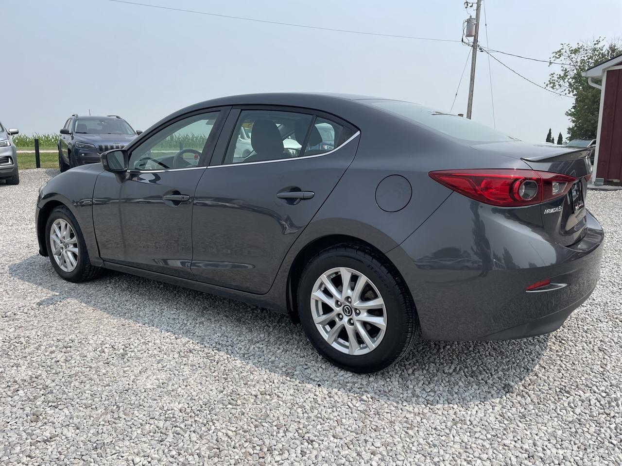 2015 Mazda MAZDA3 i Touring AT 4-Door Photo