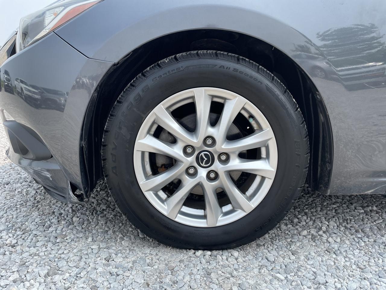 2015 Mazda MAZDA3 i Touring AT 4-Door Photo