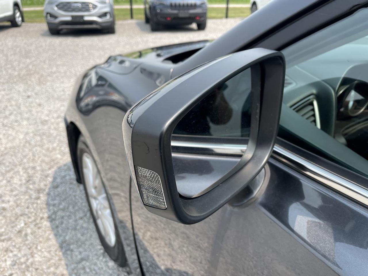 2015 Mazda MAZDA3 i Touring AT 4-Door Photo