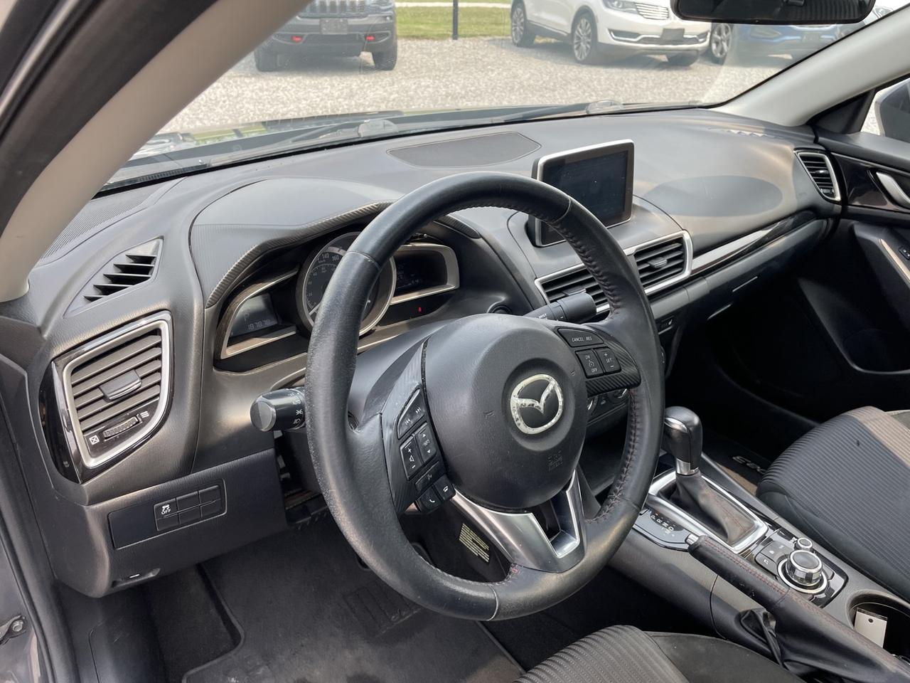 2015 Mazda MAZDA3 i Touring AT 4-Door Photo
