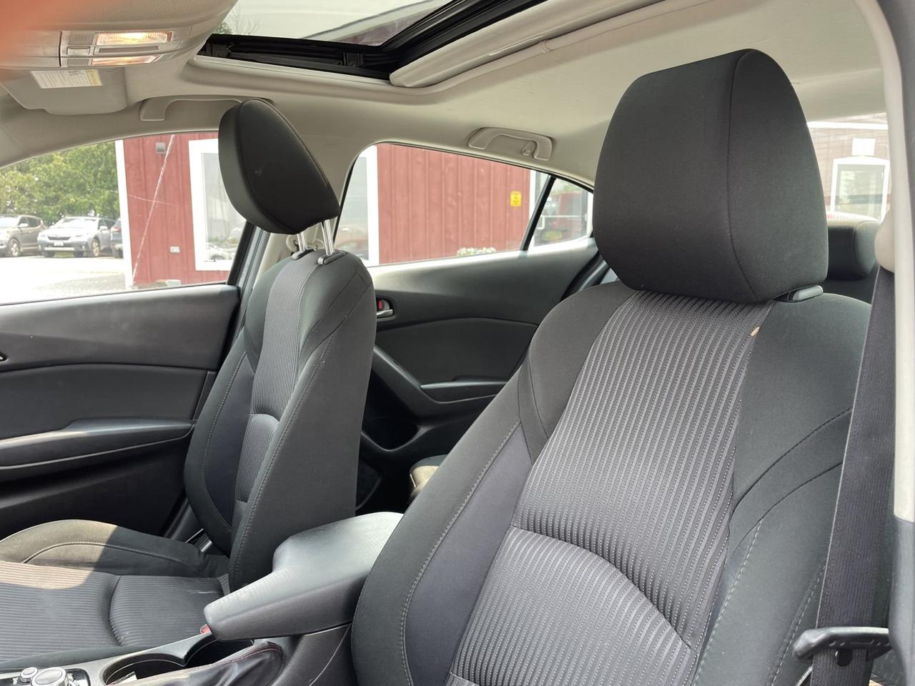 2015 Mazda MAZDA3 i Touring AT 4-Door Photo