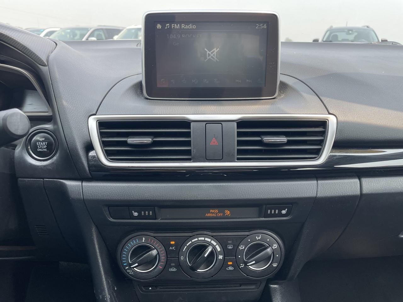 2015 Mazda MAZDA3 i Touring AT 4-Door Photo