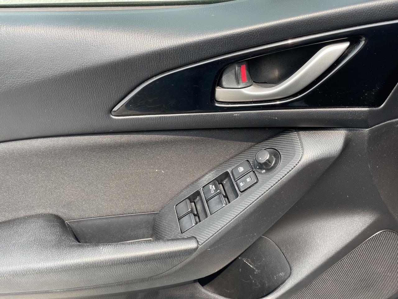 2015 Mazda MAZDA3 i Touring AT 4-Door Photo