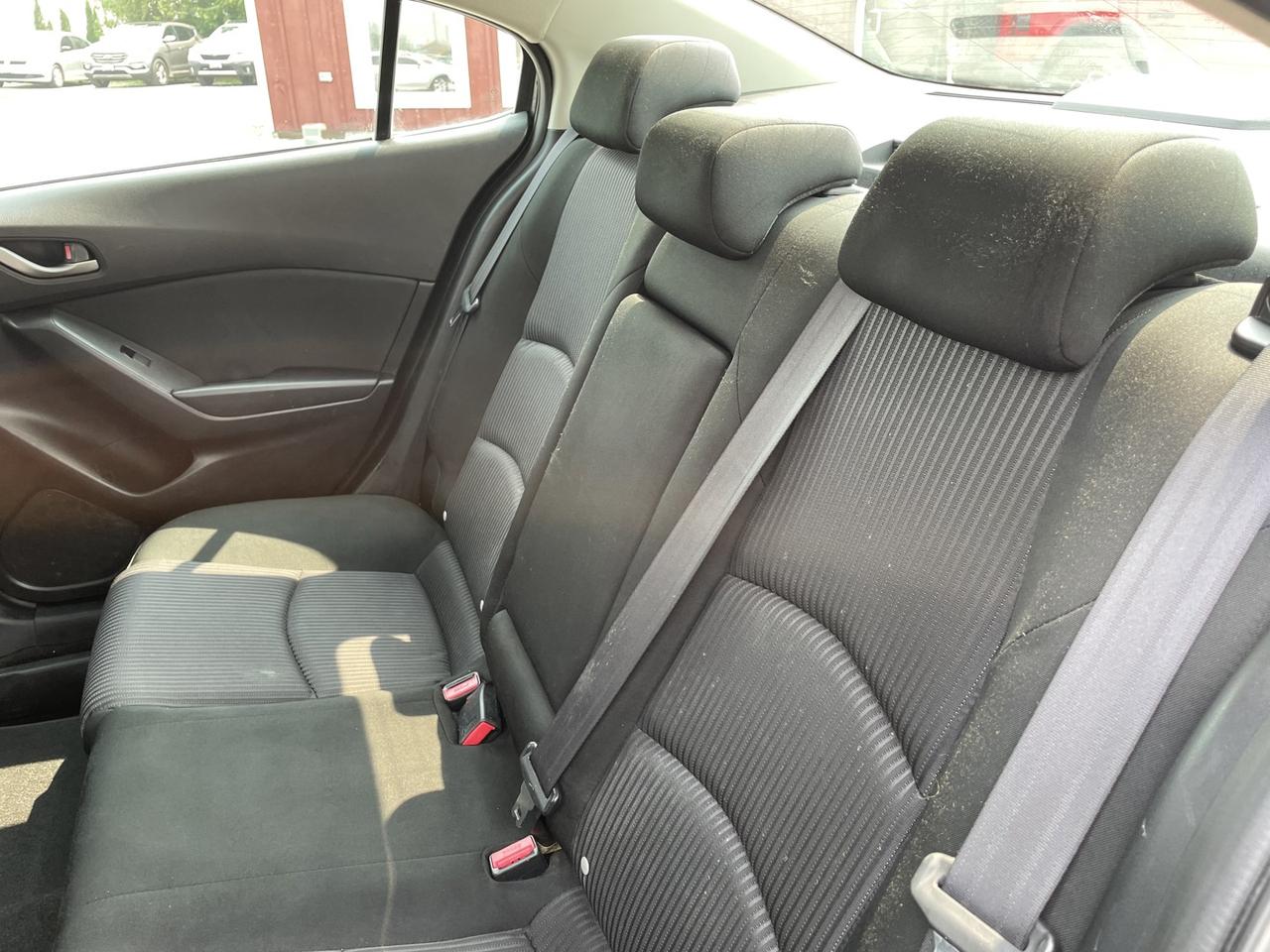 2015 Mazda MAZDA3 i Touring AT 4-Door Photo