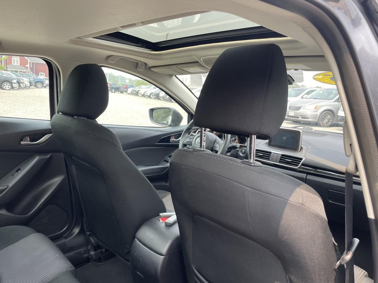 2015 Mazda MAZDA3 i Touring AT 4-Door Photo