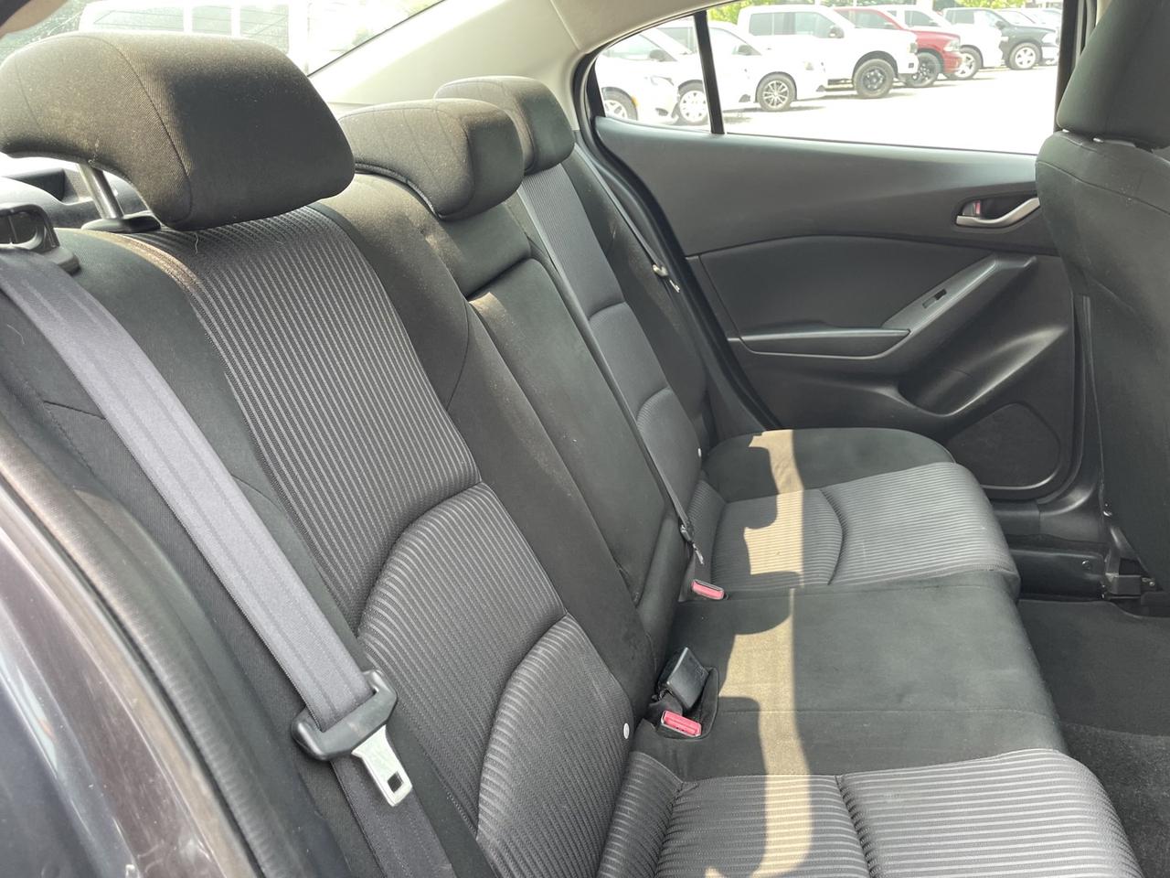 2015 Mazda MAZDA3 i Touring AT 4-Door Photo