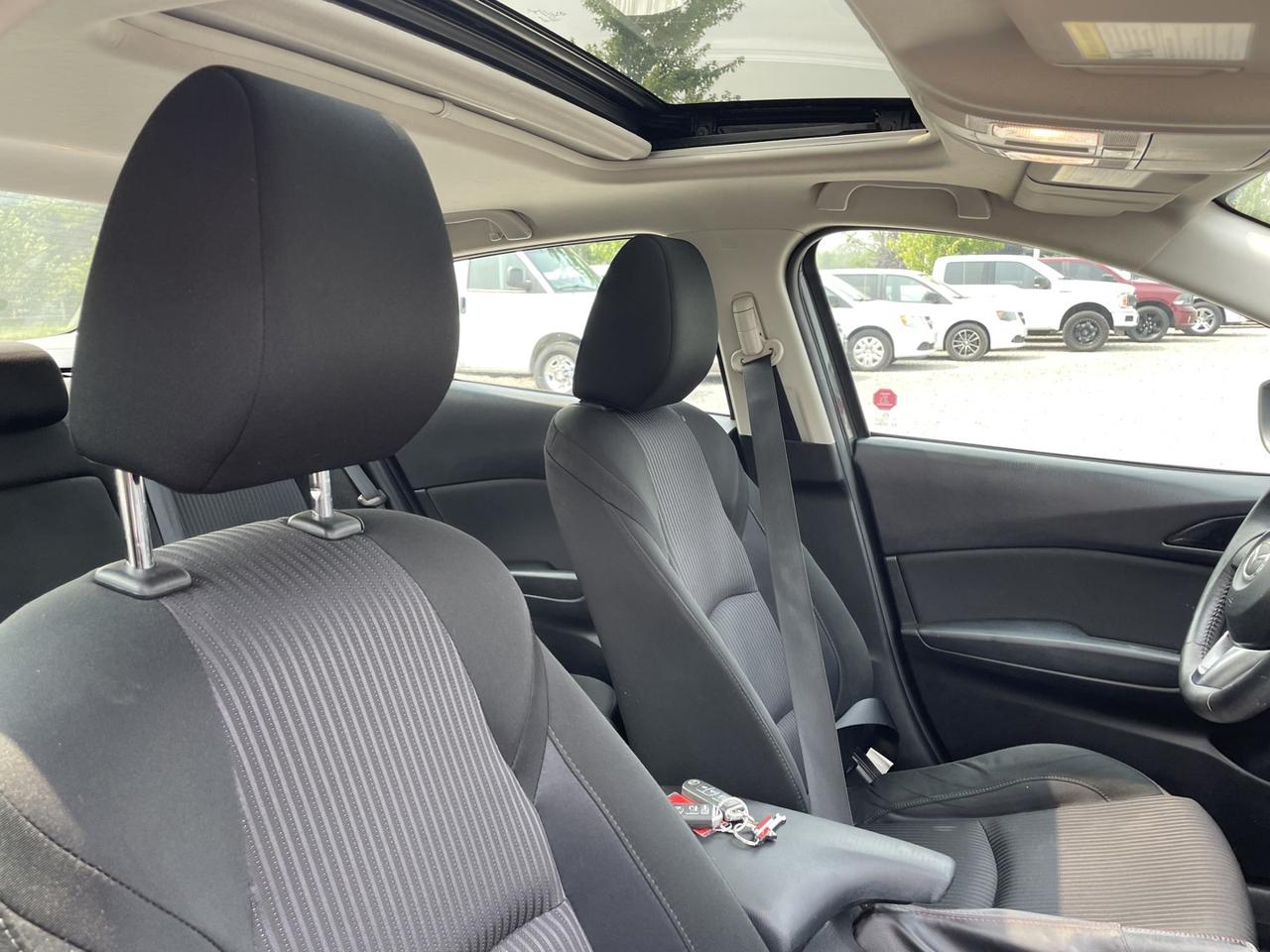 2015 Mazda MAZDA3 i Touring AT 4-Door Photo