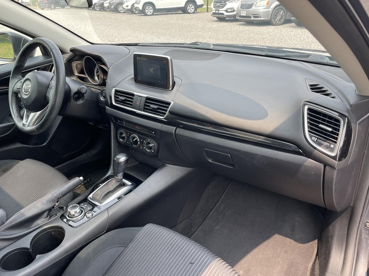 2015 Mazda MAZDA3 i Touring AT 4-Door Photo