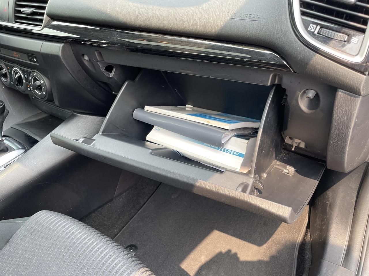 2015 Mazda MAZDA3 i Touring AT 4-Door Photo
