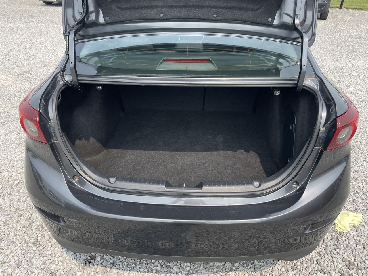 2015 Mazda MAZDA3 i Touring AT 4-Door Photo