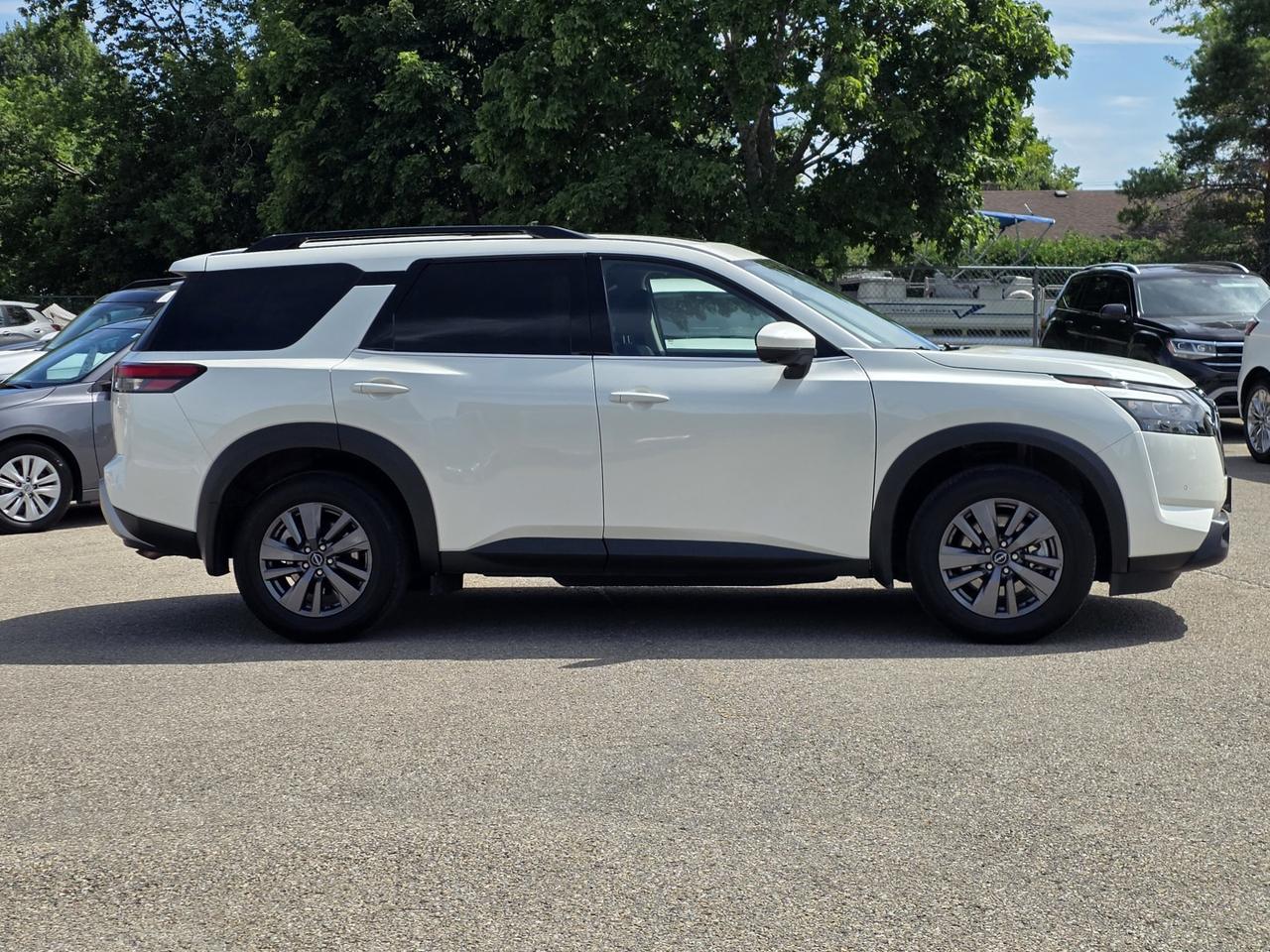2024 Nissan Pathfinder SV 4WD Photo