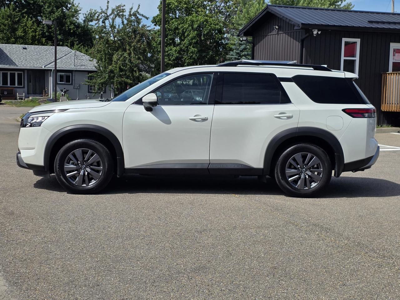 2024 Nissan Pathfinder SV 4WD Photo