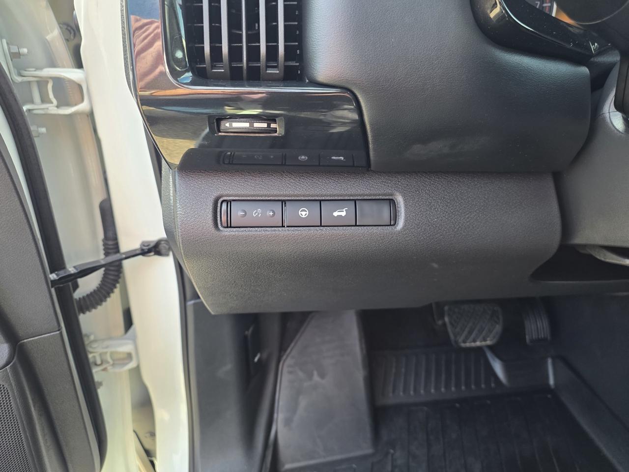 2024 Nissan Pathfinder SV 4WD Photo