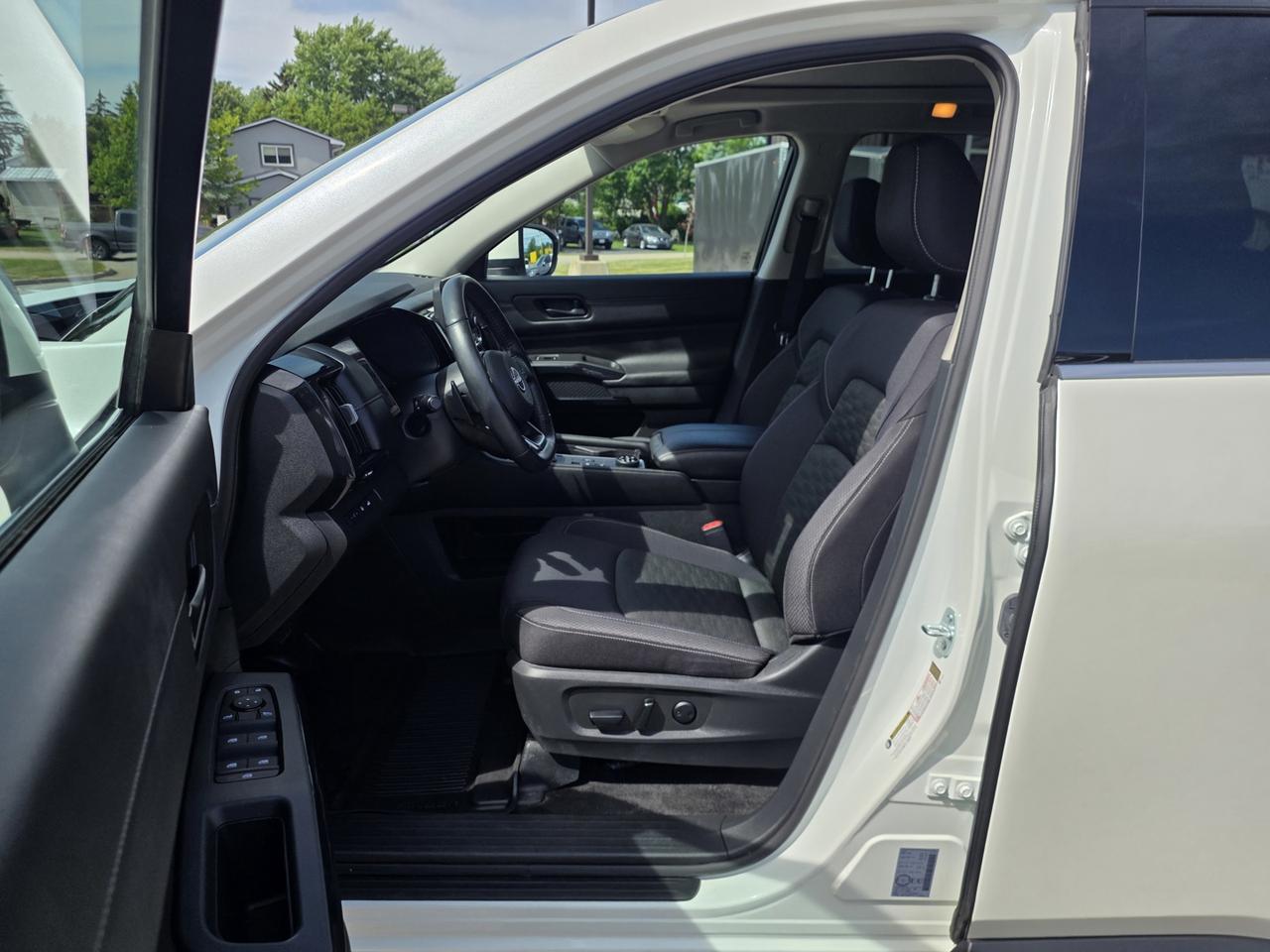 2024 Nissan Pathfinder SV 4WD Photo