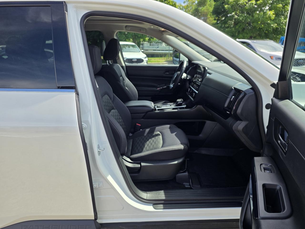 2024 Nissan Pathfinder SV 4WD Photo