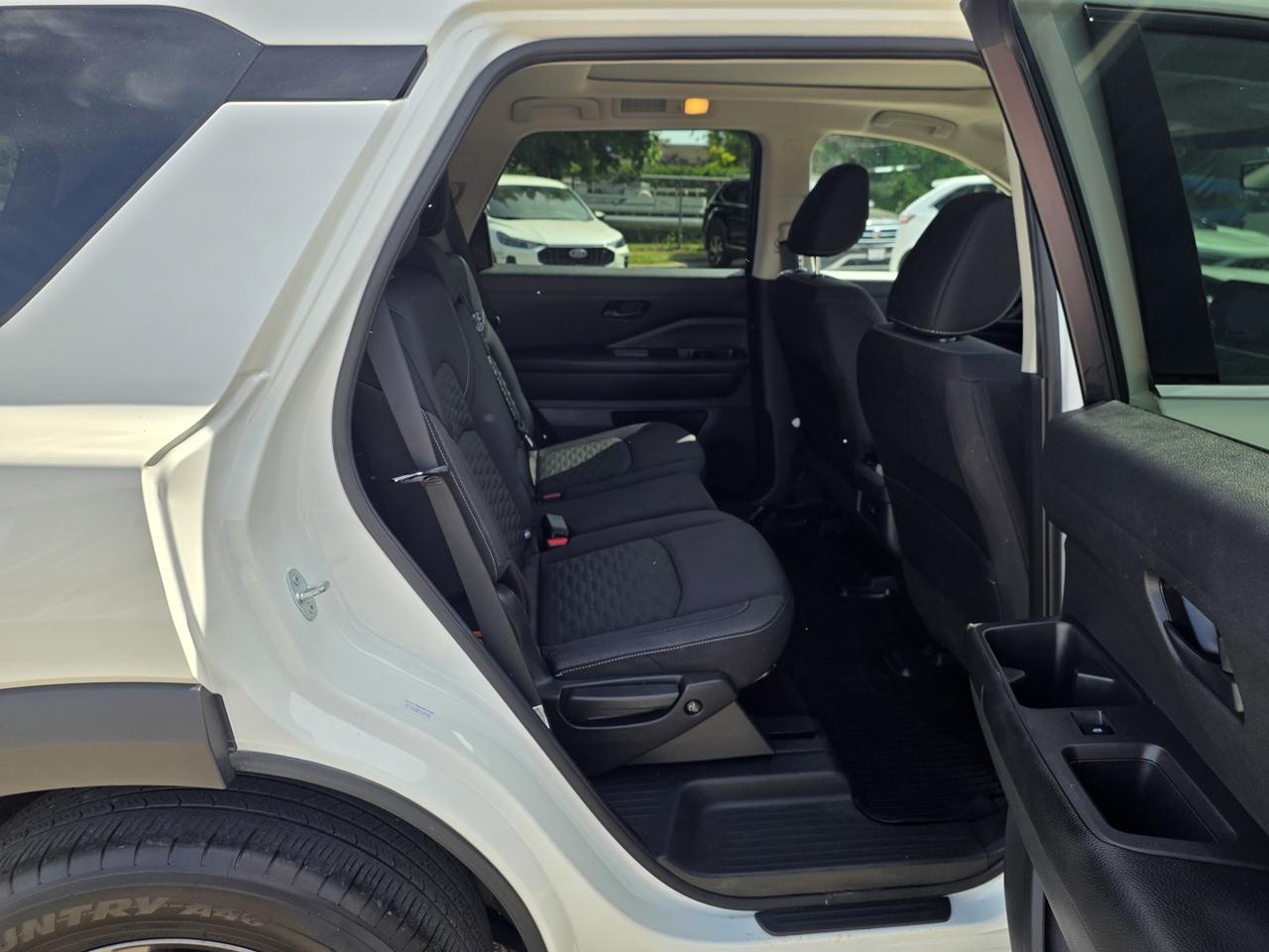 2024 Nissan Pathfinder SV 4WD Photo