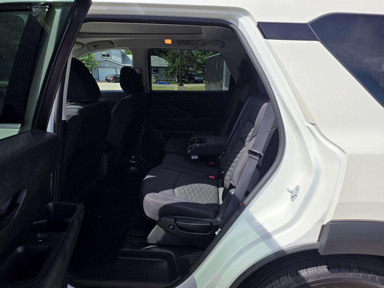 2024 Nissan Pathfinder SV 4WD Photo