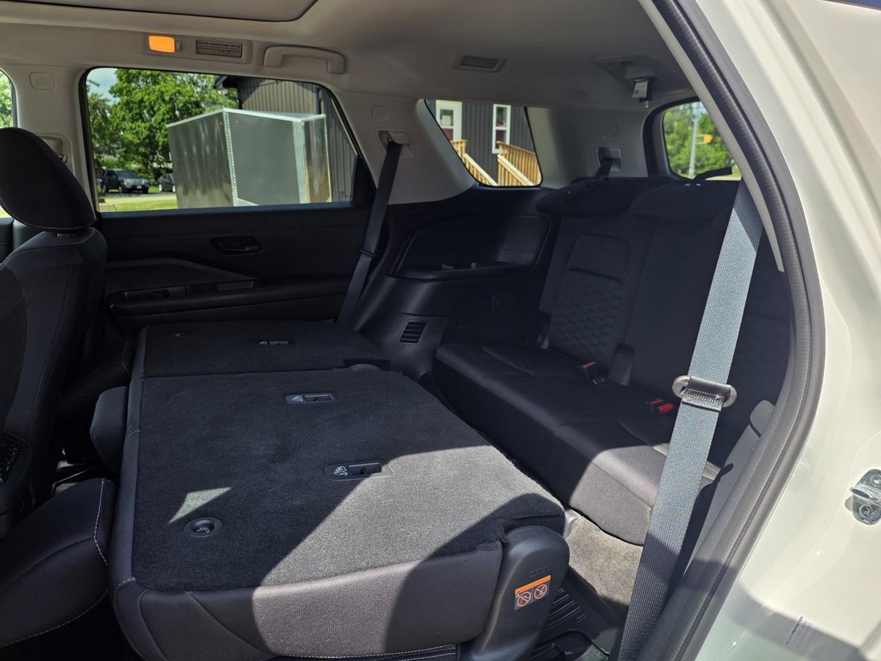 2024 Nissan Pathfinder SV 4WD Photo