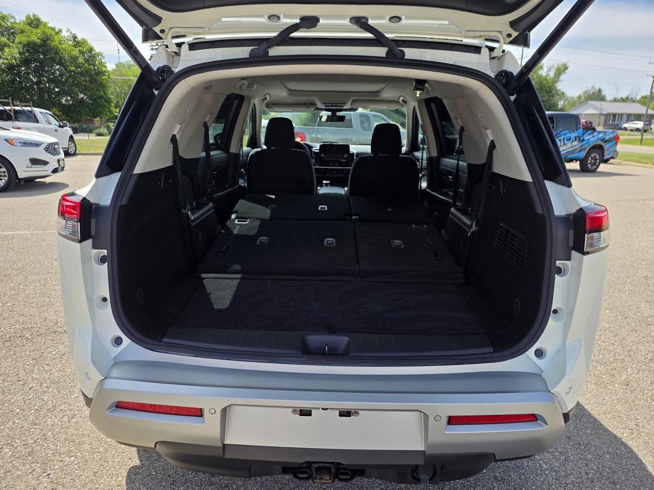 2024 Nissan Pathfinder SV 4WD Photo