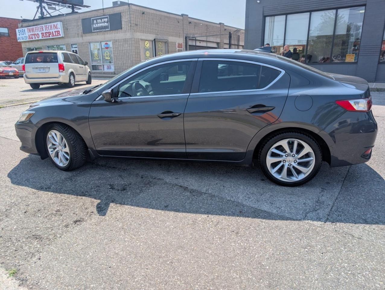2016 Acura ILX PREMIUM PACKAGE/ LEATHER/ SUNROOF/ ACURAWATCH - Photo #8