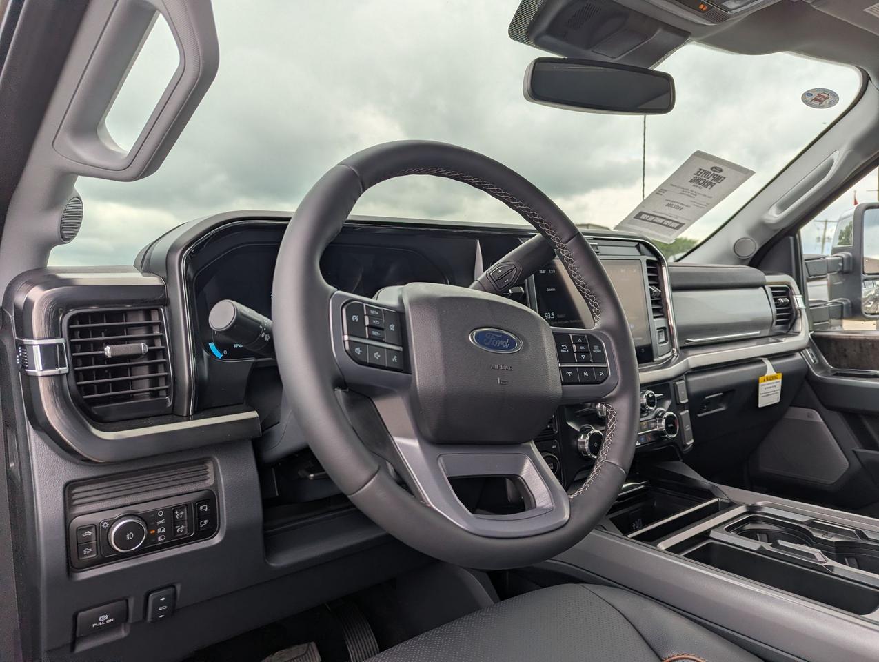 2026 Ford F-350 Lariat Crew Cab 4x4 Photo