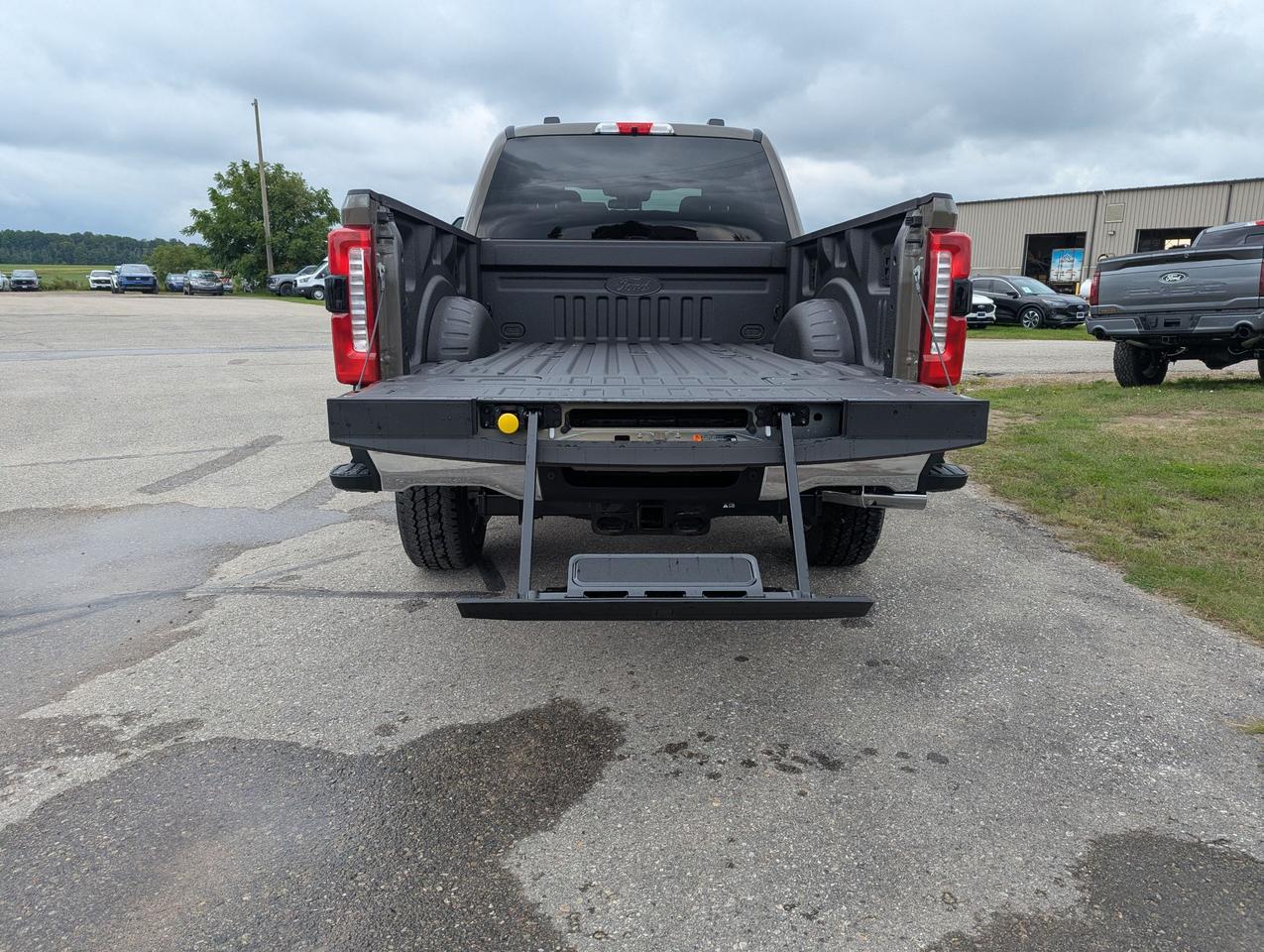 2026 Ford F-350 Lariat Crew Cab 4x4 Photo