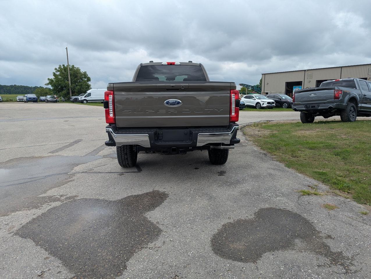 2026 Ford F-350 Lariat Crew Cab 4x4 Photo4