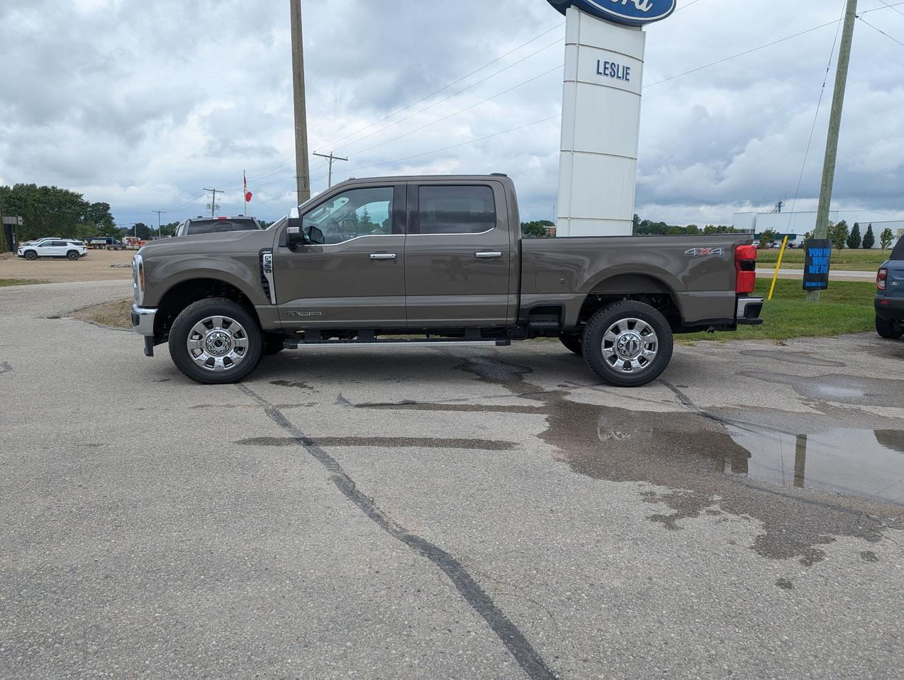 2026 Ford F-350 Lariat Crew Cab 4x4 Photo2