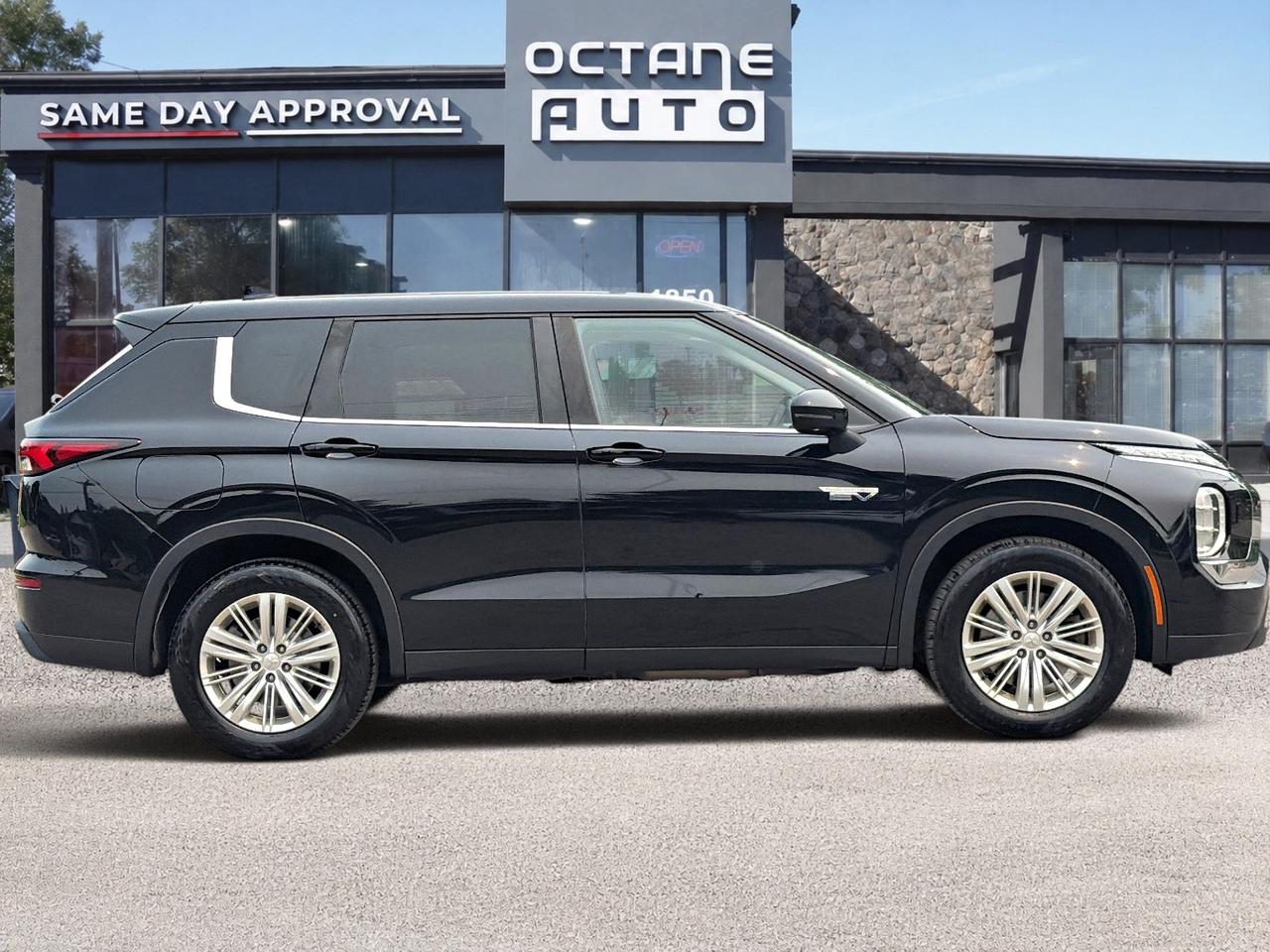 2023 Mitsubishi Outlander PHEV ES S-AWC Photo
