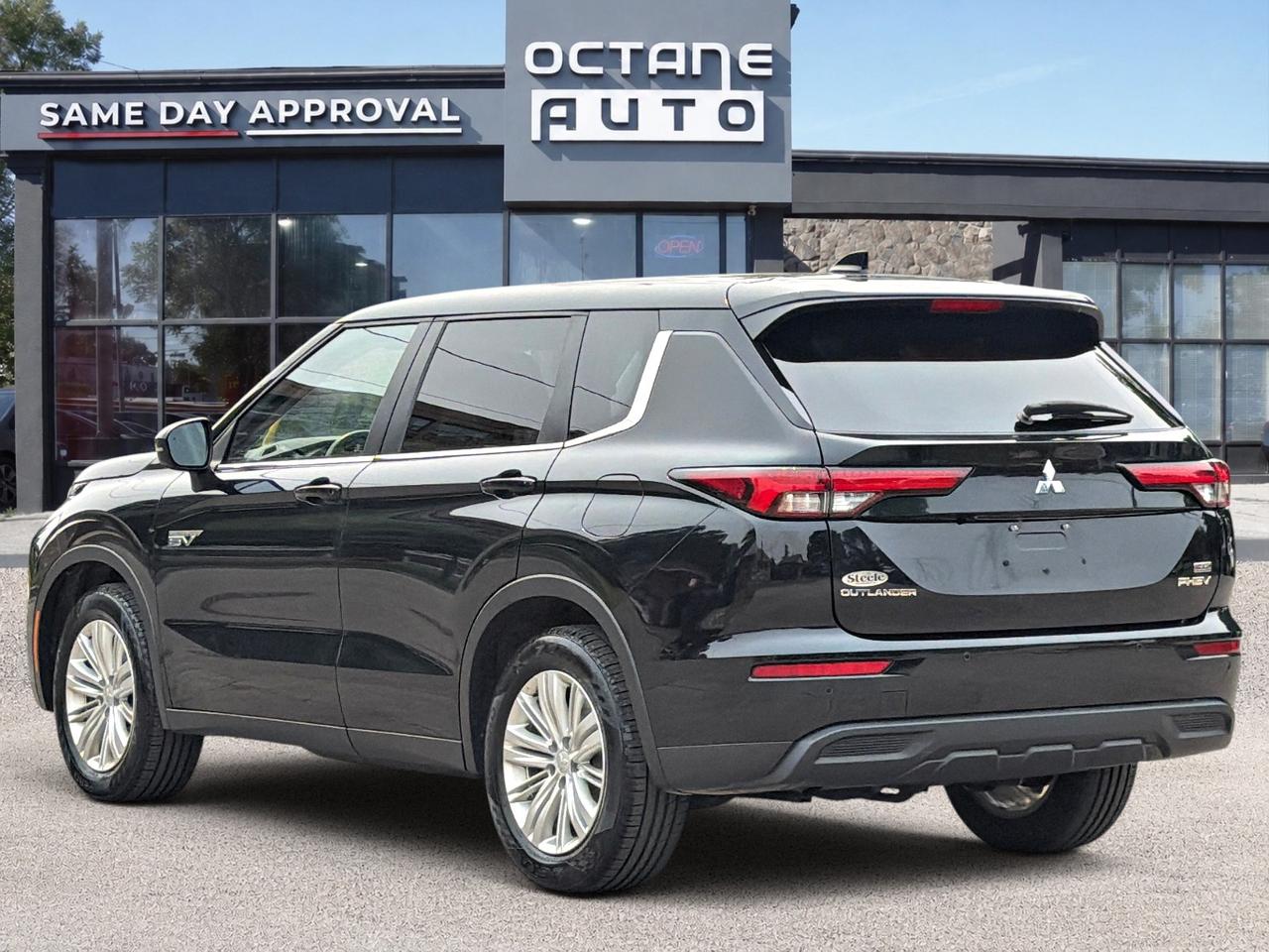 2023 Mitsubishi Outlander PHEV ES S-AWC Photo