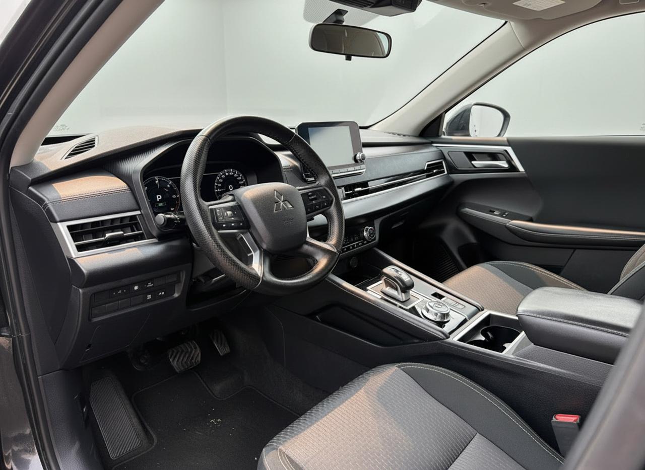 2023 Mitsubishi Outlander PHEV ES S-AWC Photo