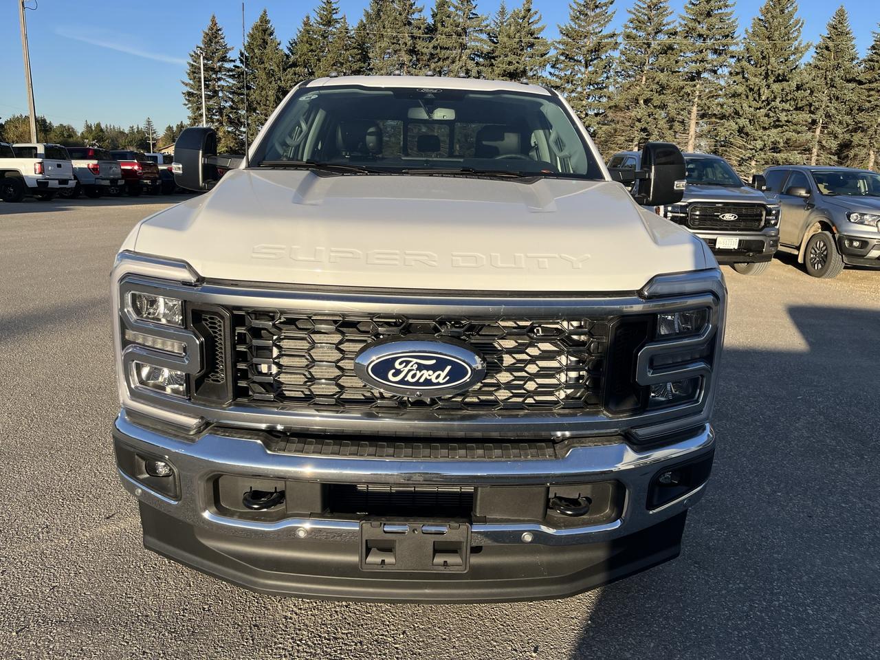2027 Ford F-350 Super Duty DRW LARIAT 4WD CREW CAB 8' BOX Photo1