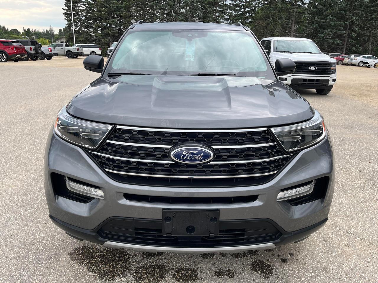 2022 Ford Explorer XLT 4WD Photo1