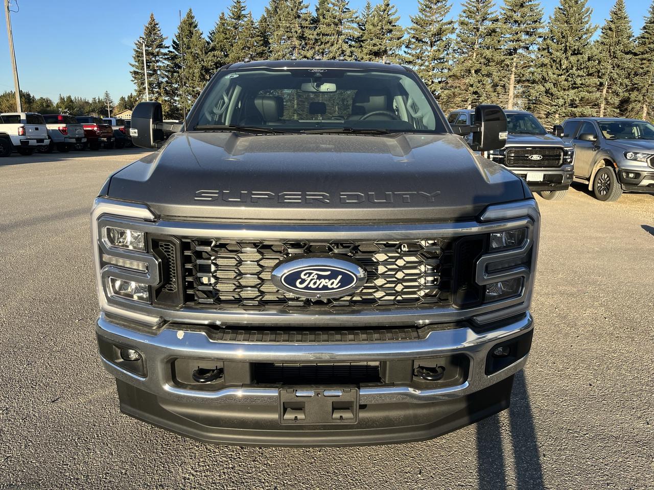 2027 Ford F-350 Super Duty DRW LARIAT 4WD CREW CAB 8' BOX Photo1