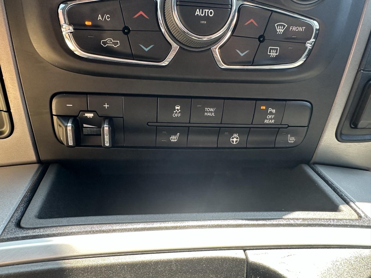 2023 RAM 1500 Classic WARLOCK Photo