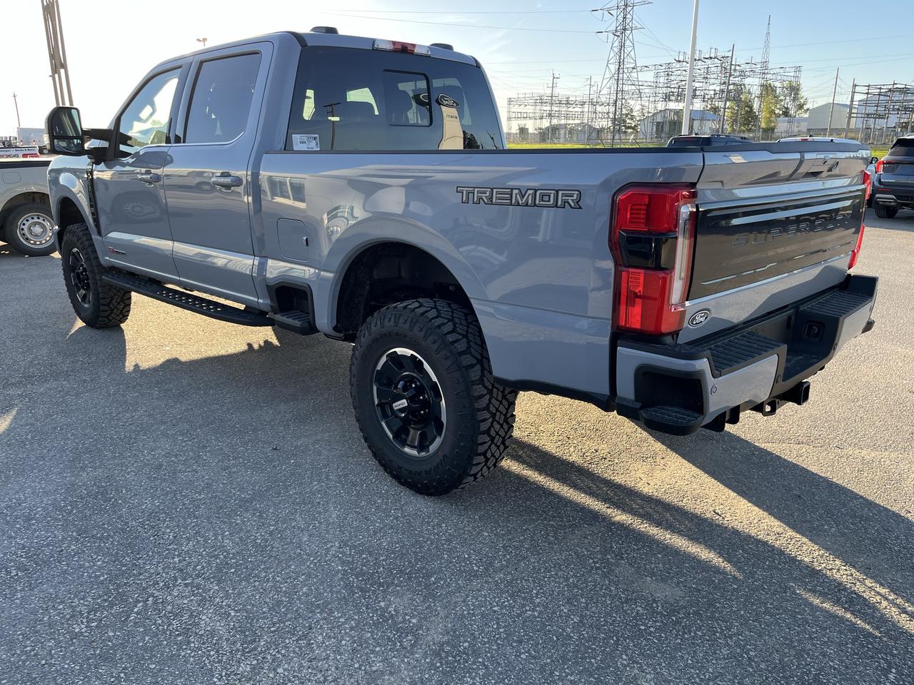 2027 Ford F-250 Super Duty SRW PLATINUM 4WD CREW CAB 6.75' BOX Photo3
